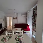Isabel\'S Apartment With Balcony